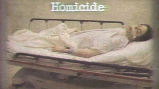 أول صورة لمايكل جاكسون ميتاً على فراش المستشفى