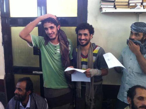 بعض من جنود الجيش اليمني المفرج عنهم اليوم