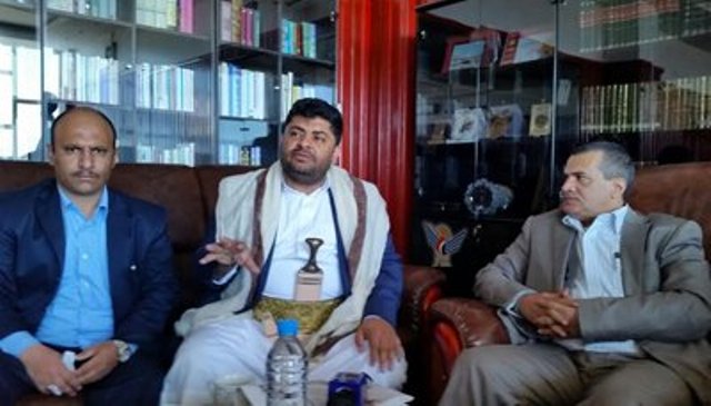 صحفيو الثورة مستاءون كثيرا من زيارة محمد علي الحوثي لصحيفتهم