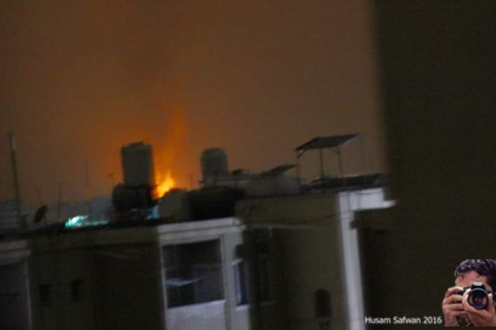 غارات جوية عنيفة والنيران تشتعل في العاصمة صنعاء (صورة)