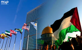 علم فلسطين يرفع لأول مرة في مبنى الأمم المتحدة رغم أنف أمريكا و إسرائيل ..صور