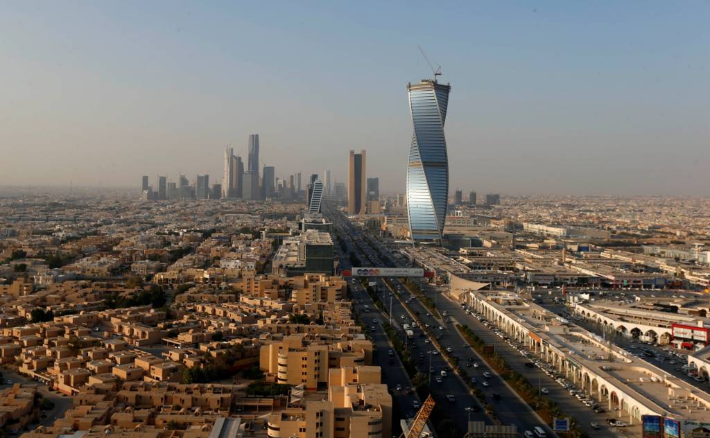 السعودية: 10 تهم تلاحق وكيل وزارة أبرزها الخيانة