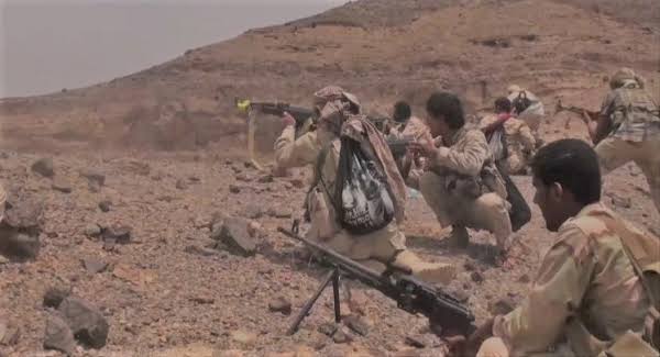 عاجل.. هجوم واسع يشنه الحوثيون على مواقع للشرعية في جبهة قانية بمأرب 