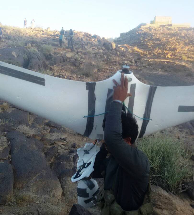 المقاومة في محافظة البيضاء تُسقط طائرة حوثية بدون طيار (صور)