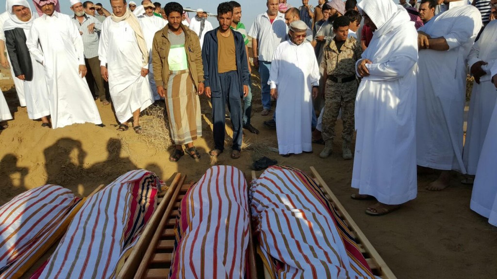 شاهد بالصور.. أول تشييع لقتلى «المقاومة الشعبية» في مدينة سعودية
